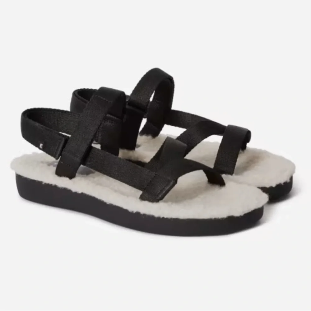 NEW Everlane Black ReNew Teddy Faux Fur Sport Sandal in Size 6